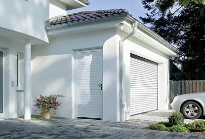 Секционные ворота Hormann LPU 67 Thermo с боковой дверью